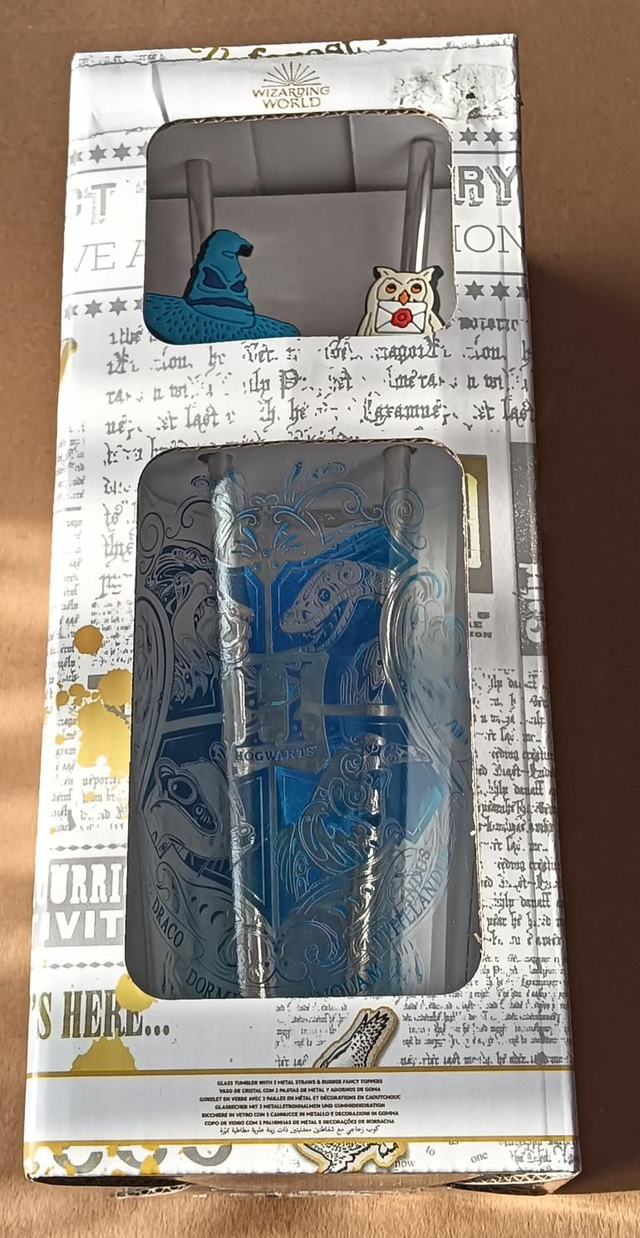 Harry Potter Glass Tumbler With 2 Metal Straws and Toppers.
