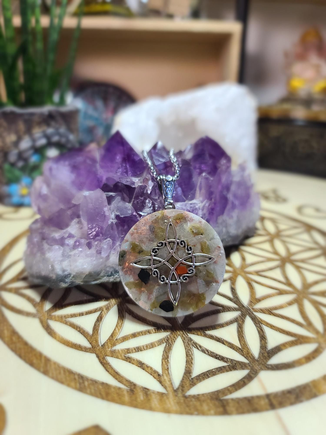 Nœud de la sorcière 🧙♀️ Amulette Labradorite Tourmaline