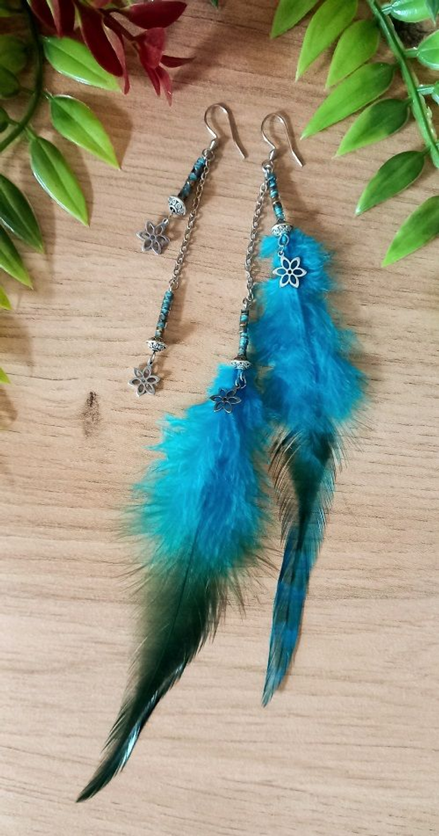 Boucles d&#039;oreilles assimétriques bleues