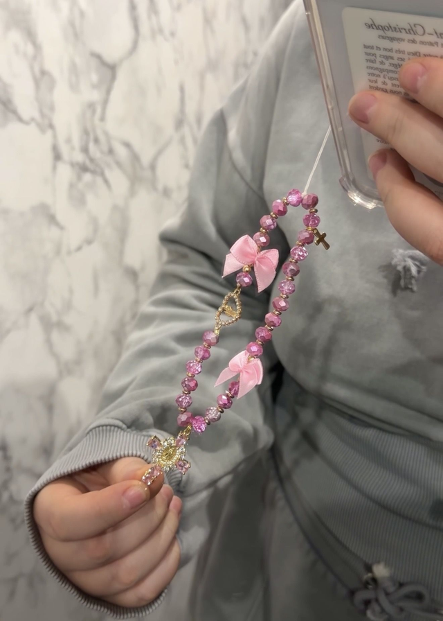 Bijou de téléphone J É Z A B E L