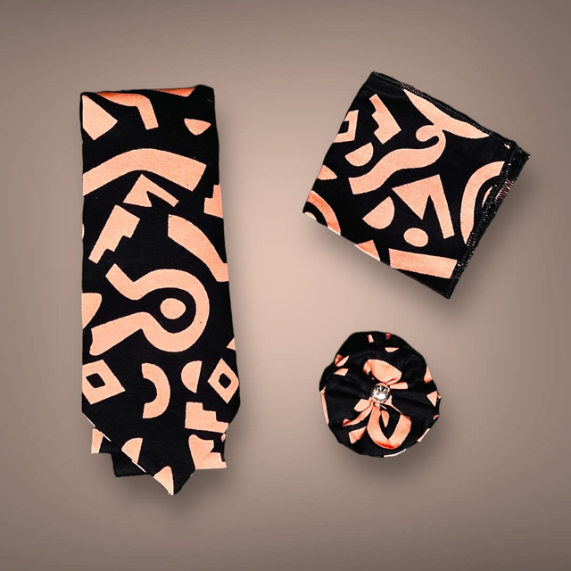 Cravate, mouchoir et pins