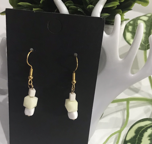 White/Cream Dangling Earrings- WDE654