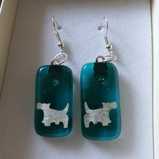 Westie / Scottie dog design on gorgeous emerald green fused glass dangly earrings e62
