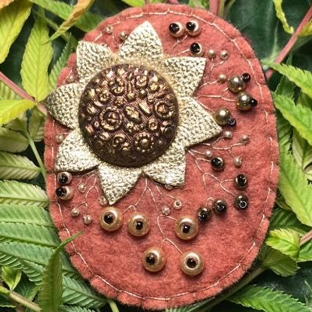 Broche Ovale Rouille /Cuir Doré 