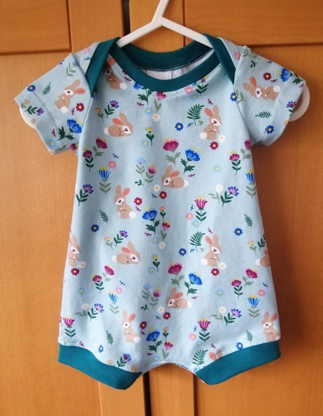 Rompers - 0-3 mth (4-5 kg).   Jade bunny