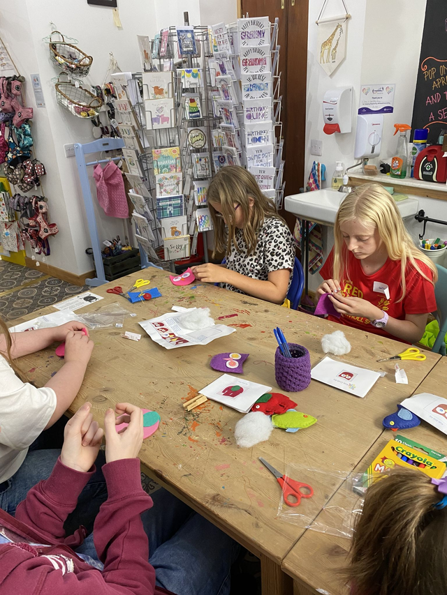 Kids Holiday Craft Session