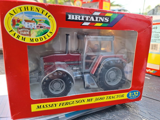 Britains 9501 Massey Ferguson 3680 1/32

