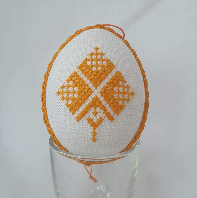 Osterei bestickt 6 cm 