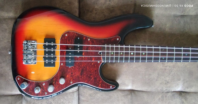Contrabaixo Fender American Precision Bass Deluxe 4C