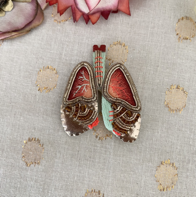 Broche brodée poumons terracotta mint