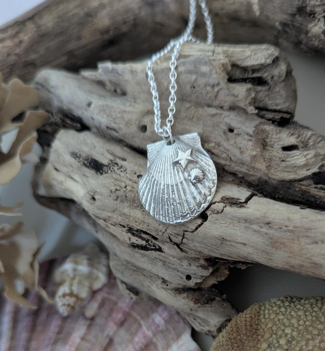 Fine Silver scallop shell 