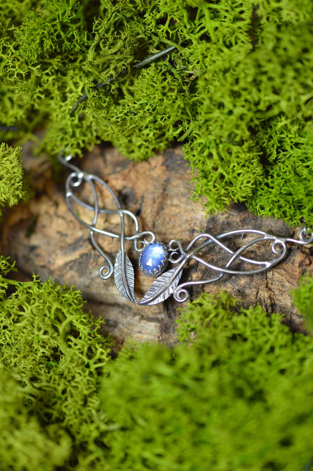 Collier Elfique - Cyanite Bleue ovale, feuilles simples