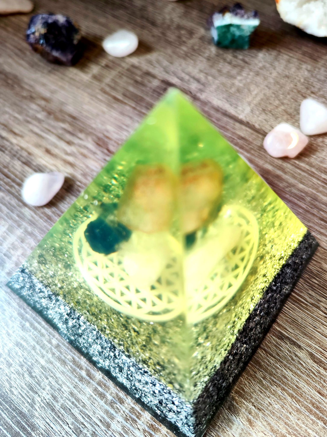 Grande Pyramide jaune