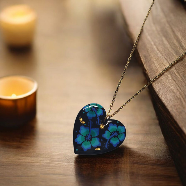 Collier dessiné Flora acier inoxydable bleu