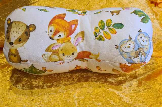 Nackenkissen / Leseknochen mit Tiermuster