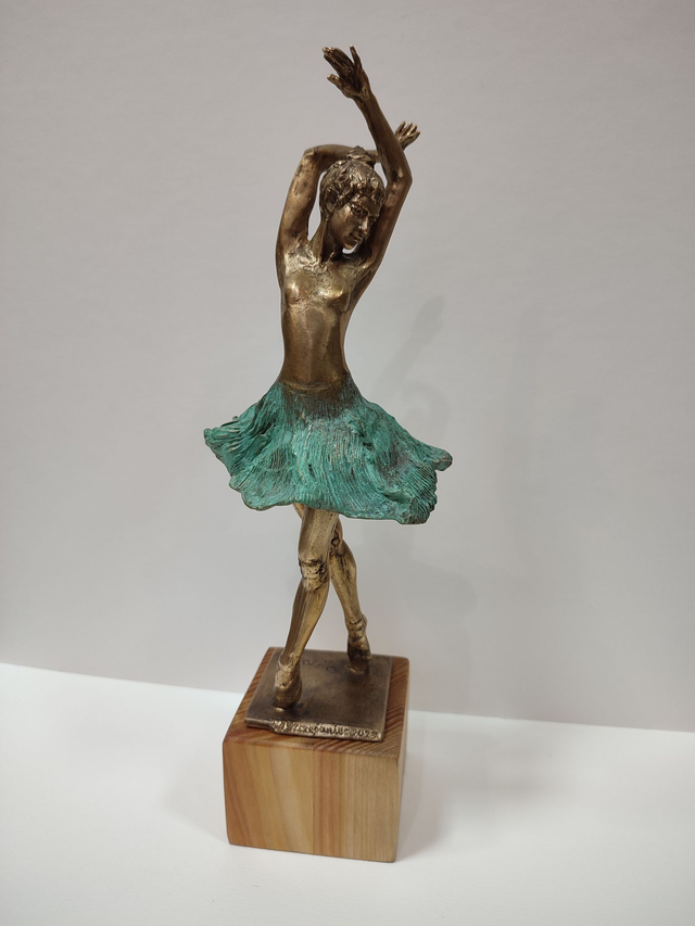Baletnica, 33x11x10 brąz drewno unikat