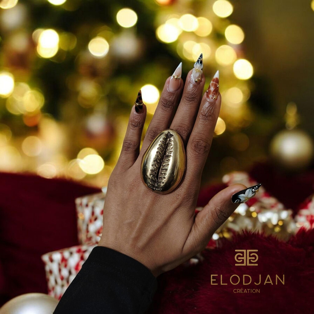 Bague Néfertiti cauri imposant 