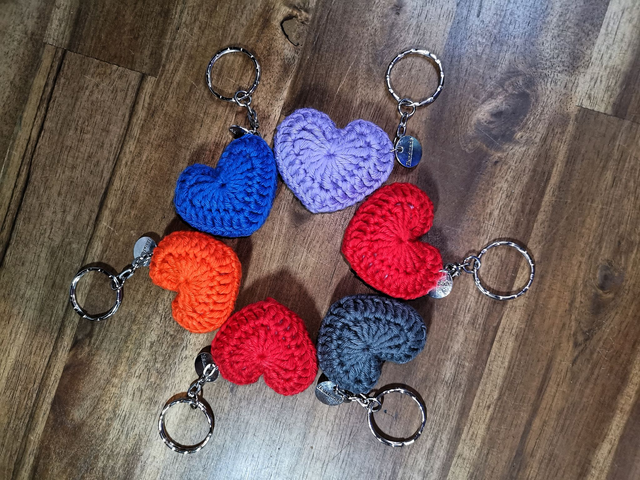 Herz Schlüsselanhänger, gehäkelt, Charm, Keychain, heart, Geschenk, handmade - Wunschanfertigung