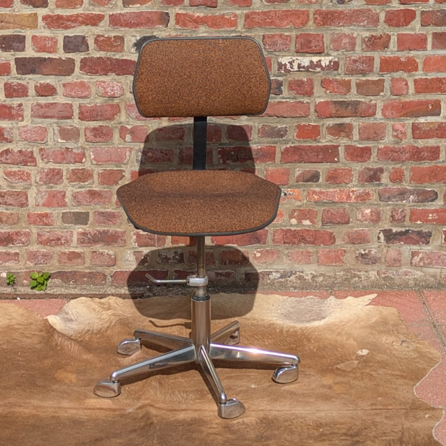 1. Chaise de bureau vintage