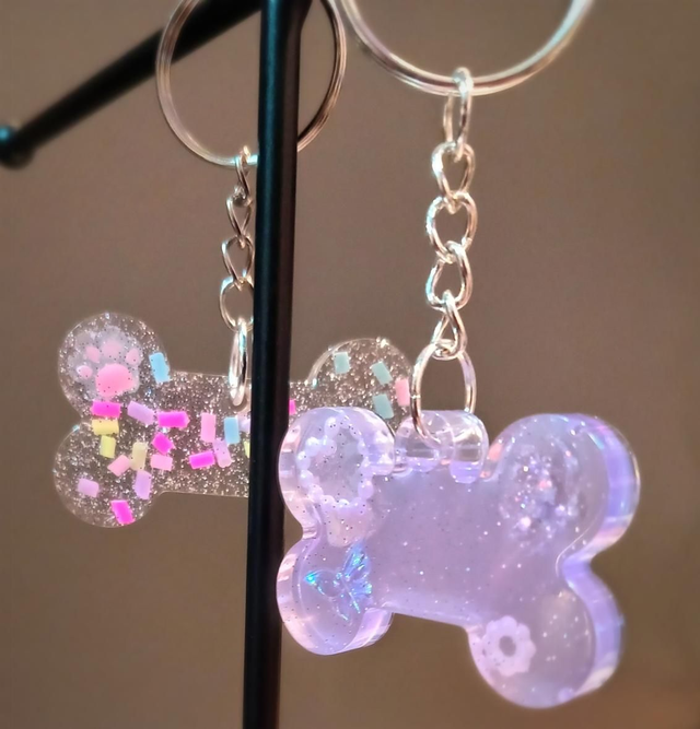 Mini Bone Resin keyrings (UV / blacklight reactive)