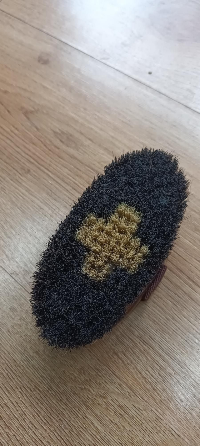 Flaximilian grooming brush 