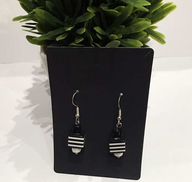 Black Dangling Earrings-BDE433