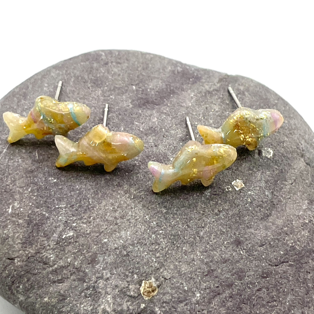 Sandy shores fish studs