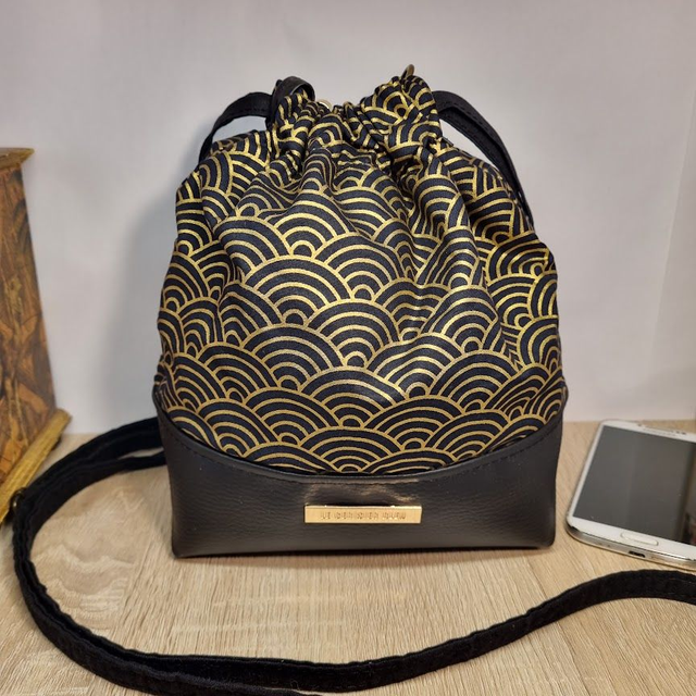 Baluchon "Nami" noir doré & simili cuir noir