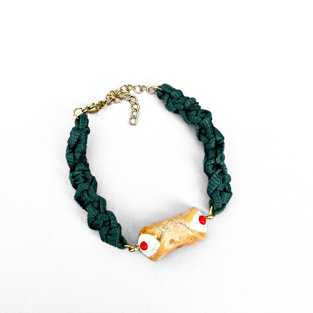 Bracciale Siciliano Cannolo Gusto Ricotta e Ciliegia Candita – Artigianale in Argilla Polimerica, Regolabile