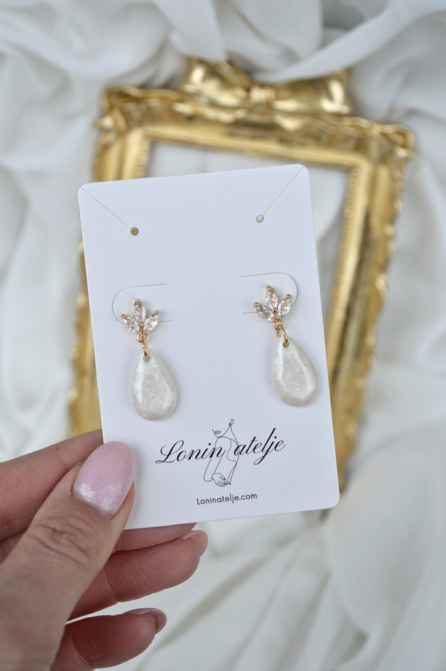 Poročna kolekcija 2026 - Mali uhani v obliki perla kapljice 