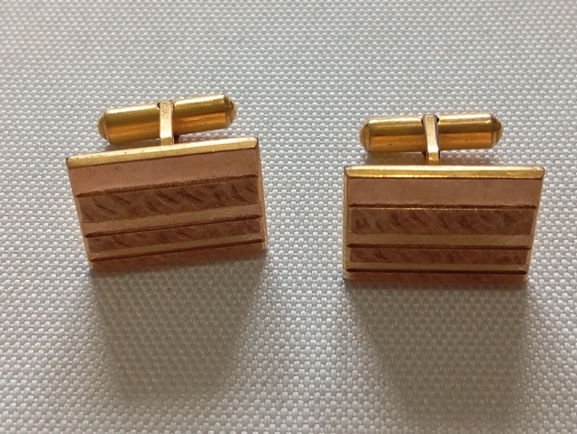 Boutons de manchettes rectangles dorés épais 