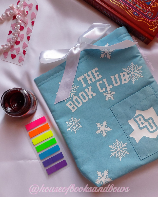 BU The book club Winter book sleeve