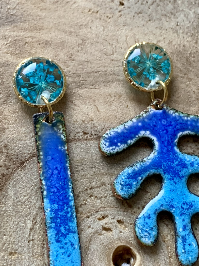 Pièces uniques - Boucles d'oreilles en émail et fleurs séchées