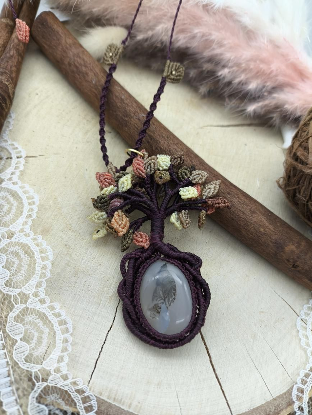 Collier arbre de vie bordeaux avec pierre agate dentrite