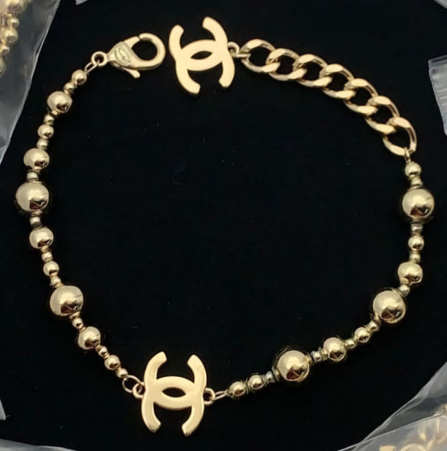 Bracelets CH doré 
