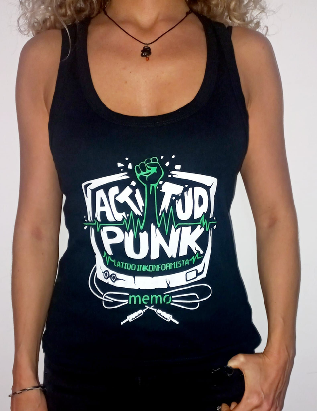 Camiseta "Actitud Punk"