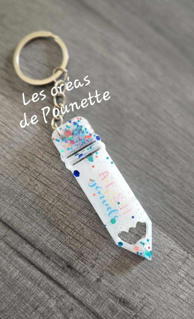 Porte clés crayon AESH