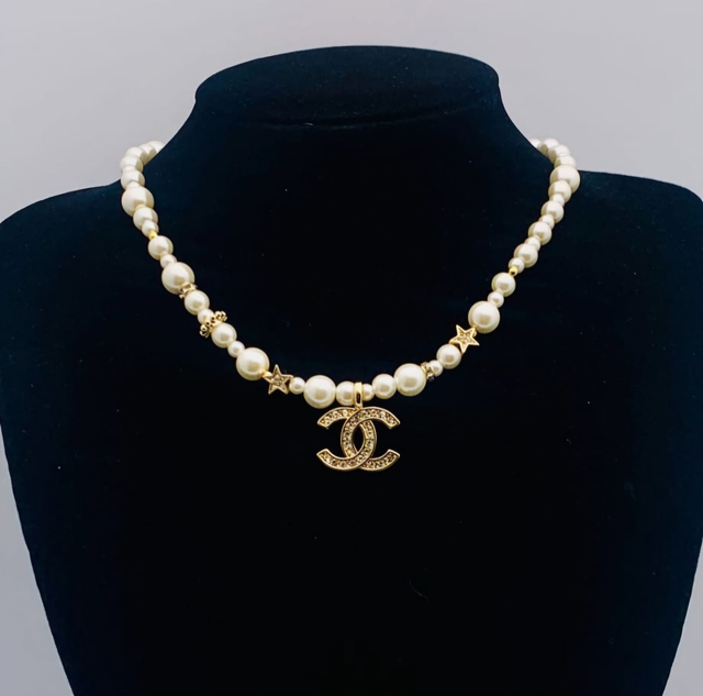 Colliers CH en strass avec perles 