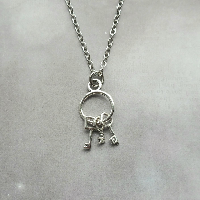 Tiny Set of Keys Necklace 