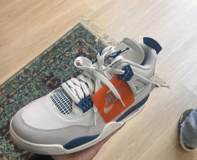 Jordan 4 military blue size 43 NEW