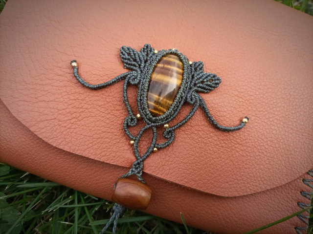 Pochette en cuir camel ~ Œil de Tigre