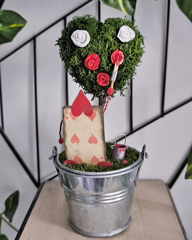 Wonderland - Jardinier de cœur en seau