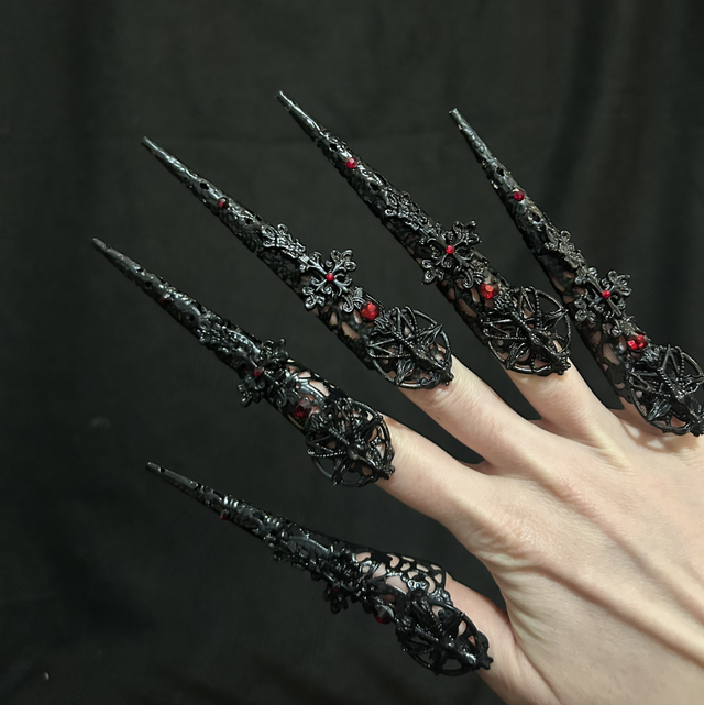 Satanic nail claws 