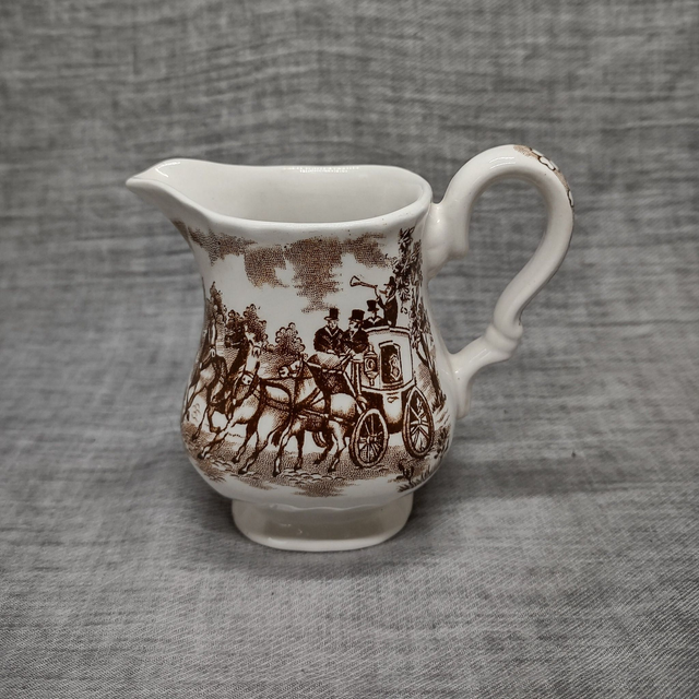 Alfred Meakin | Melkkan Roomkan (lengte schenktuit tot greep 11 | breedte 7 | hoogte 10 cm) &#039;Coaching Days&#039; motief in bruine kleur | Vintage