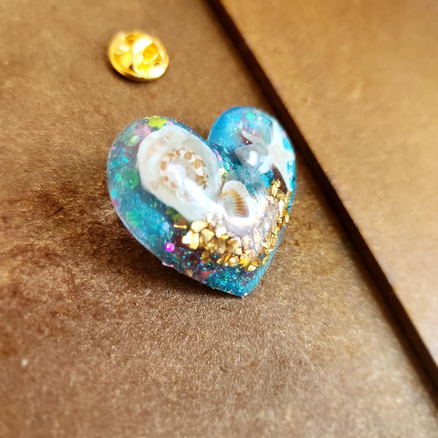 Grand pin&#039;s coeur sacré 