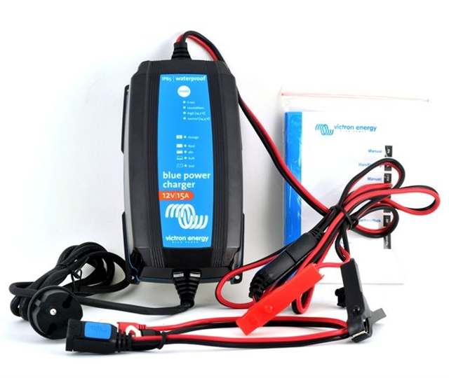 VICTRON [BPC121530064R] Charger Blue Power 12/15 - IP65 + DC connector 