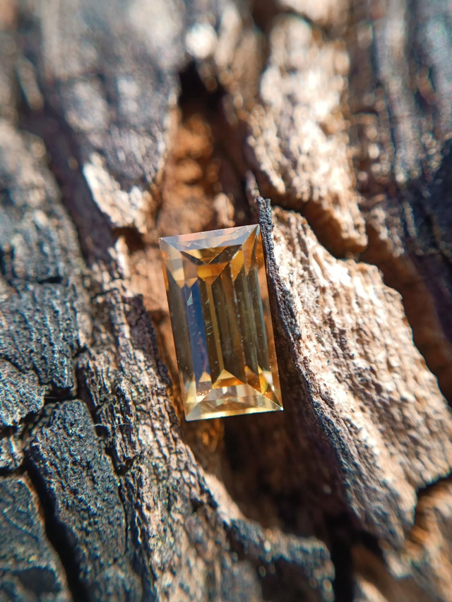 Zircon jaune du Sri Lanka Taille Baguette 0,88 carat
