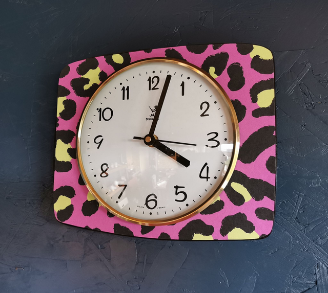 Horloge vintage pendule murale silencieuse "Jaz Léopard rose jaune noir"