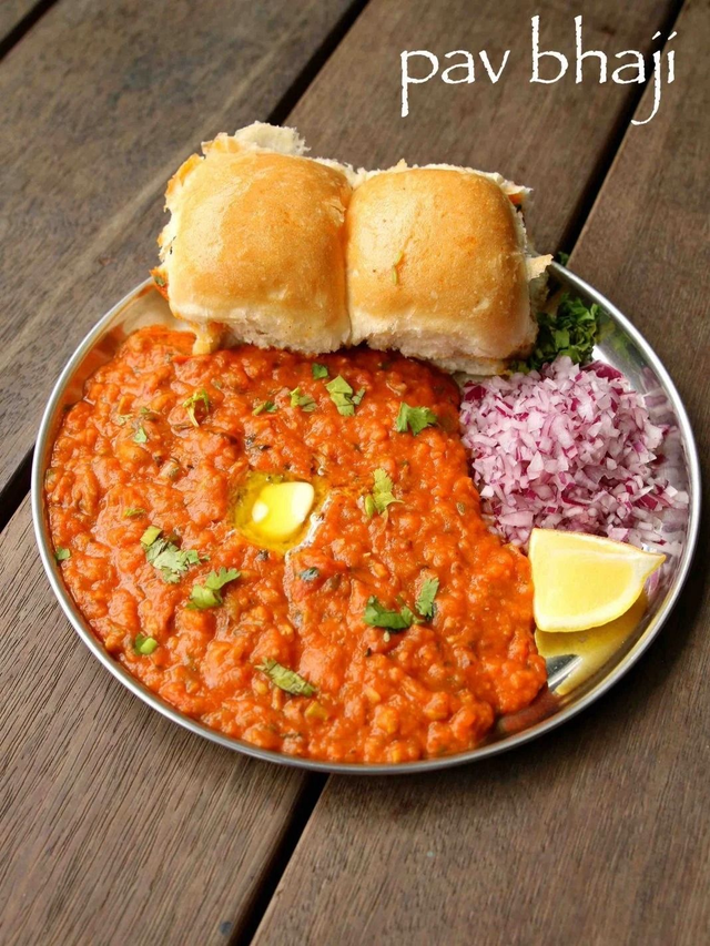 Pav Bhaji (500 CC) – Mumbai-Style Spiced Vegetable Mash with Bread Rolls