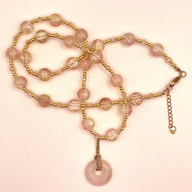 C82 - Collier perles verre donut quartz rose